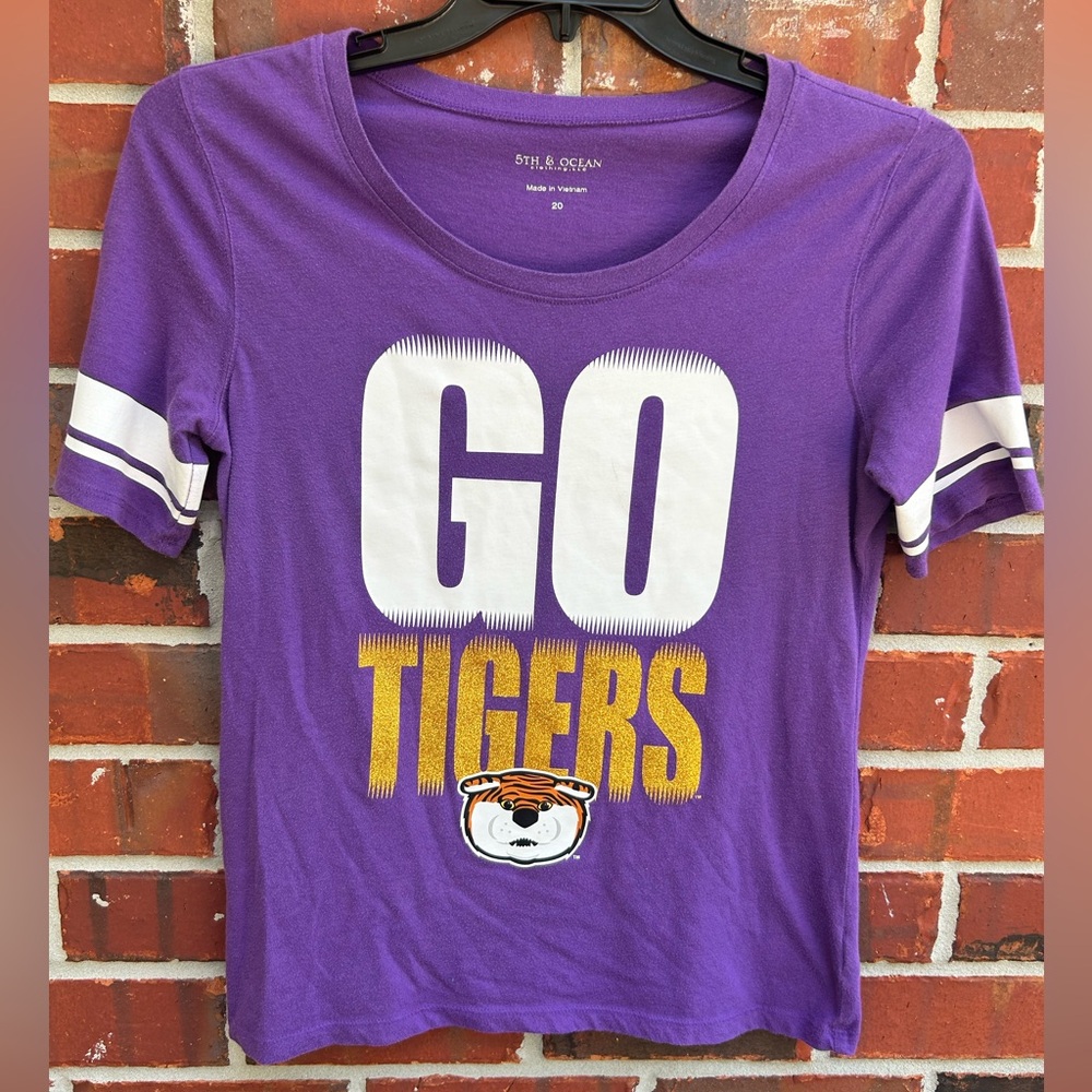 5th & Ocean LSU Tigers Womens Go Tigers Purple Short Sleeve Football Shirt Sz 20